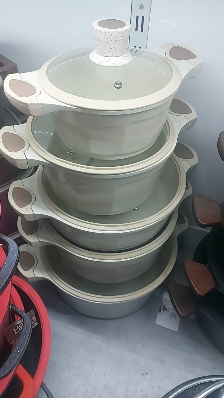 UCC 10pcs cookware set.